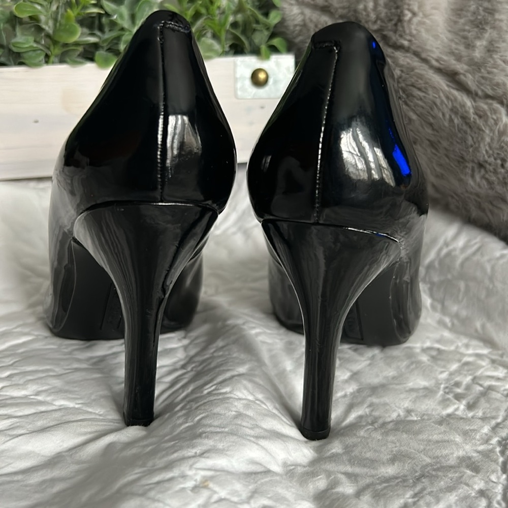 Kelly & Katie black pumps - Picture 6 of 9